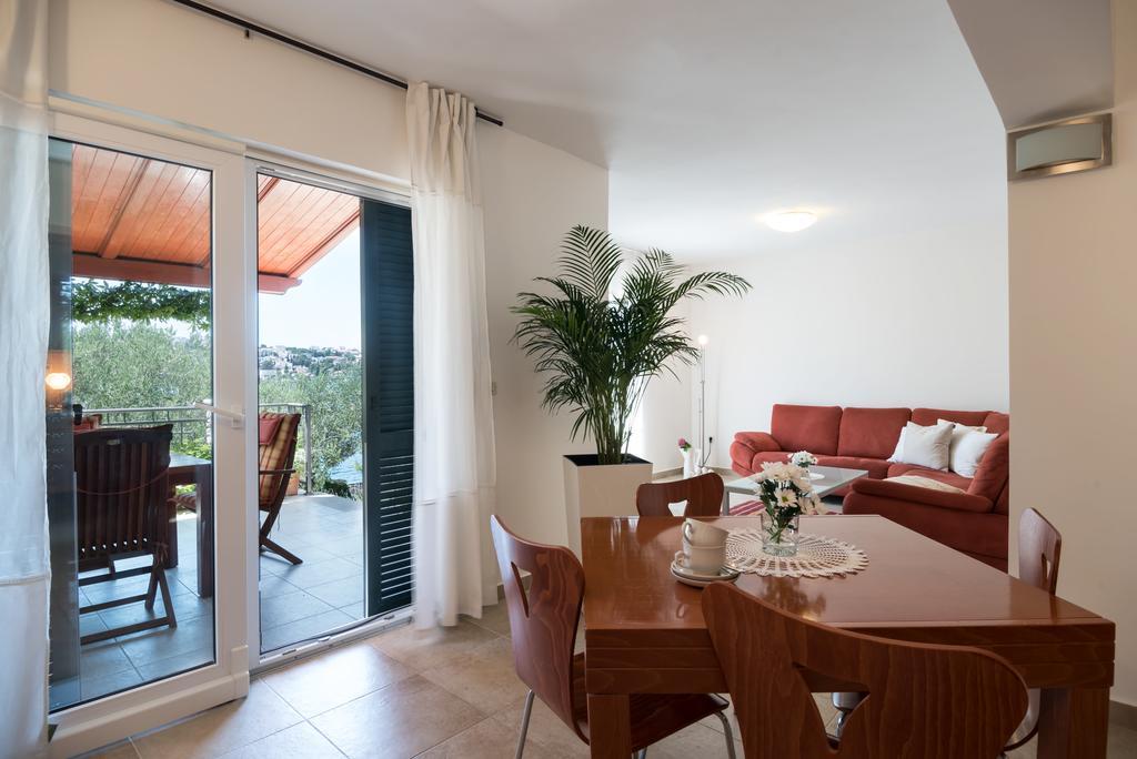 Apartman Roza 로고즈니차 외부 사진